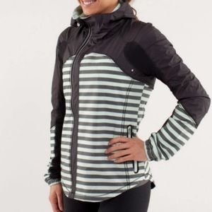 Lululemon Run Get Up and Glow Jacket Reflective 360 Sea Stripe Mint Moment Sz 4